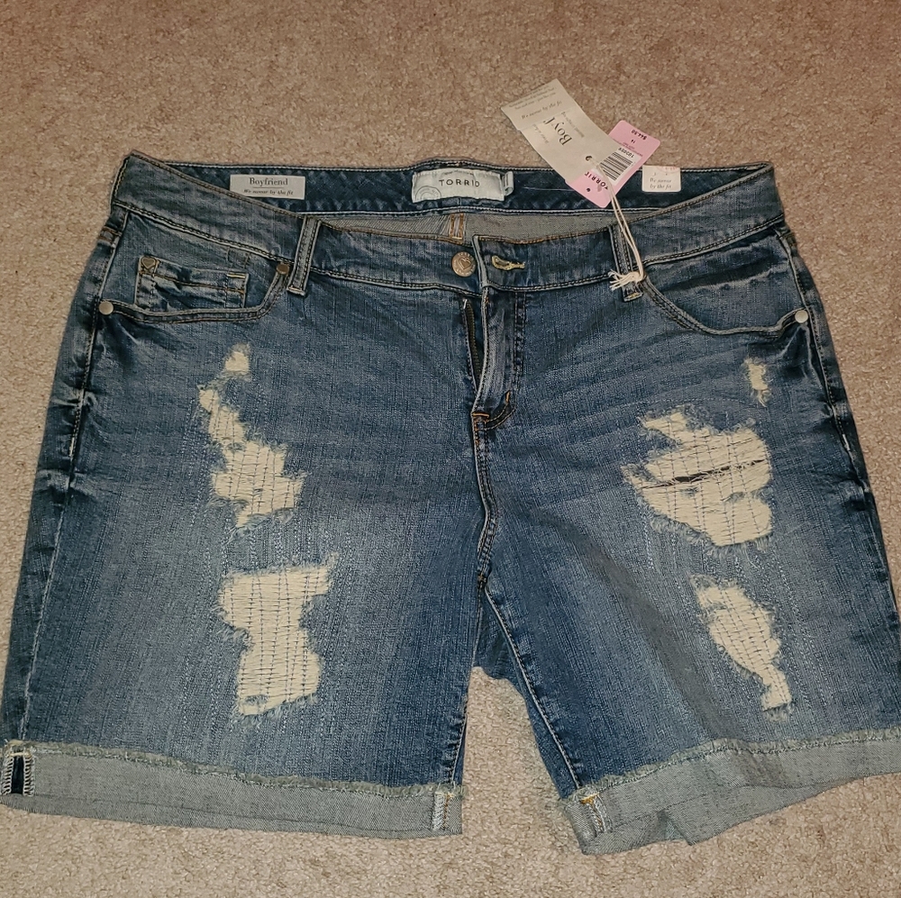 Shorts - Picture 2 of 4
